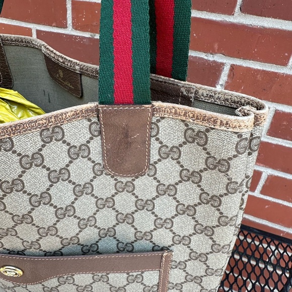 Gucci Beige GG Canvas Tote with Red and Green Straps - Picture 3 of 16
